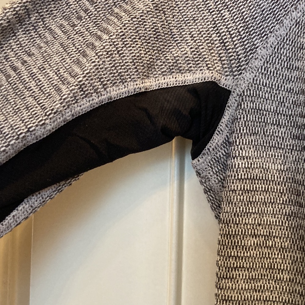 Lululemon 6 Pullover Light Jacket Black Gray - image 5